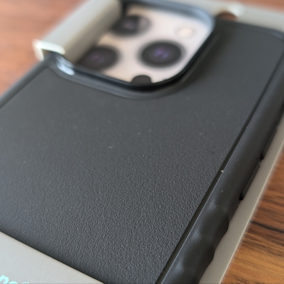 Black Protective Gel Phone Case for iPhone 13 or 14 Pro - Picture 3 of 10